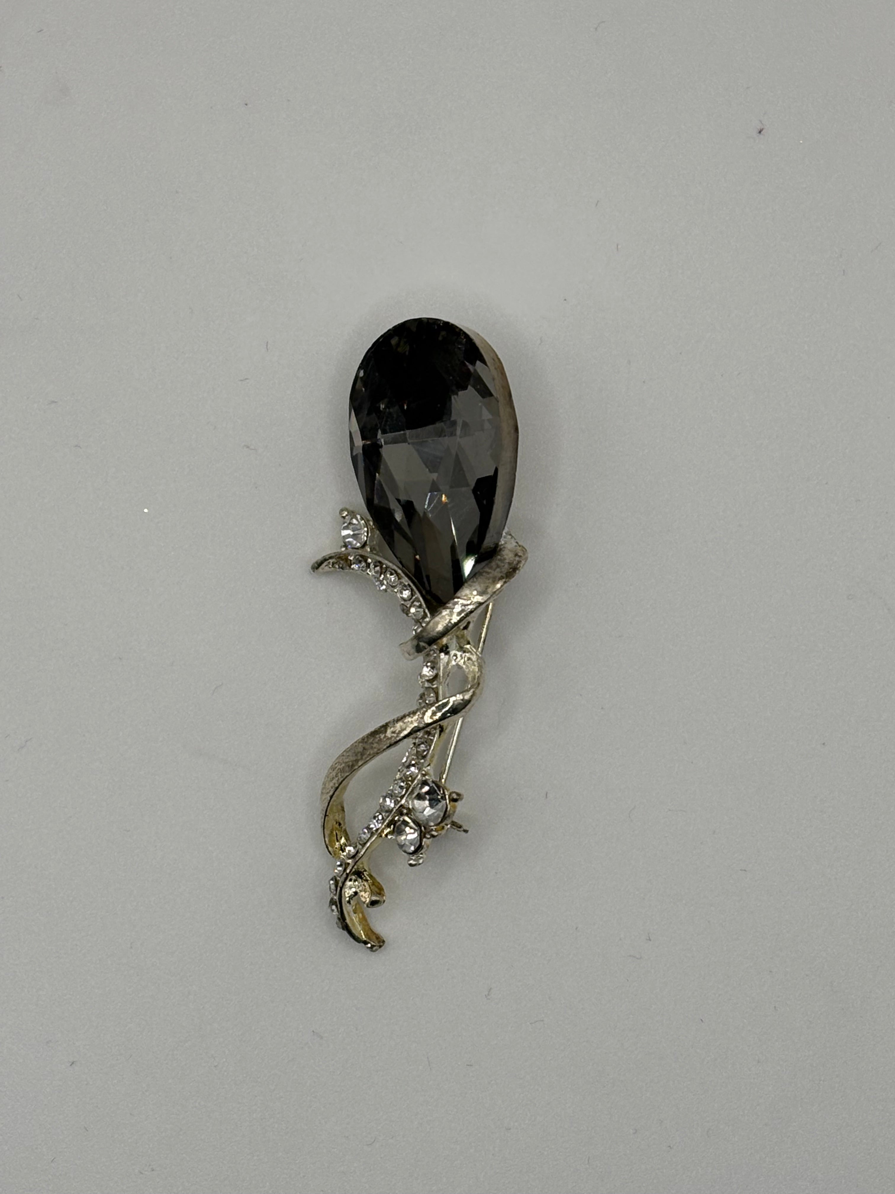 Elegant Smoky Crystal Teardrop Brooch | Silver-Tone Ribbon Pin