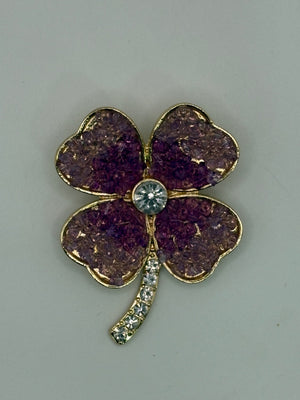 Gold-Tone Crushed Crystal Effect Clover Brooch – detail view | Petit Détail