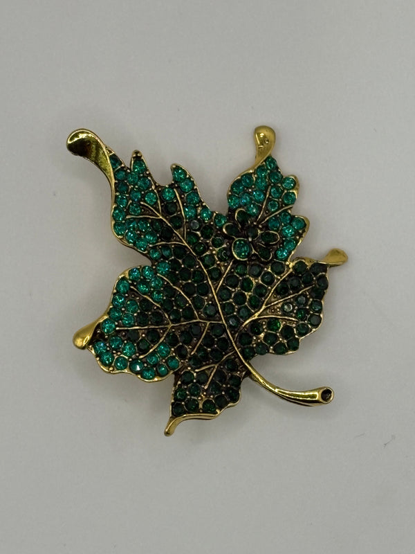 Sparkling Crystal Maple Leaf Brooch | Gold-Tone Autumn Nature Pin (2 Colors) – green; brown metal fashion jewelry, main product image, Petit Détail