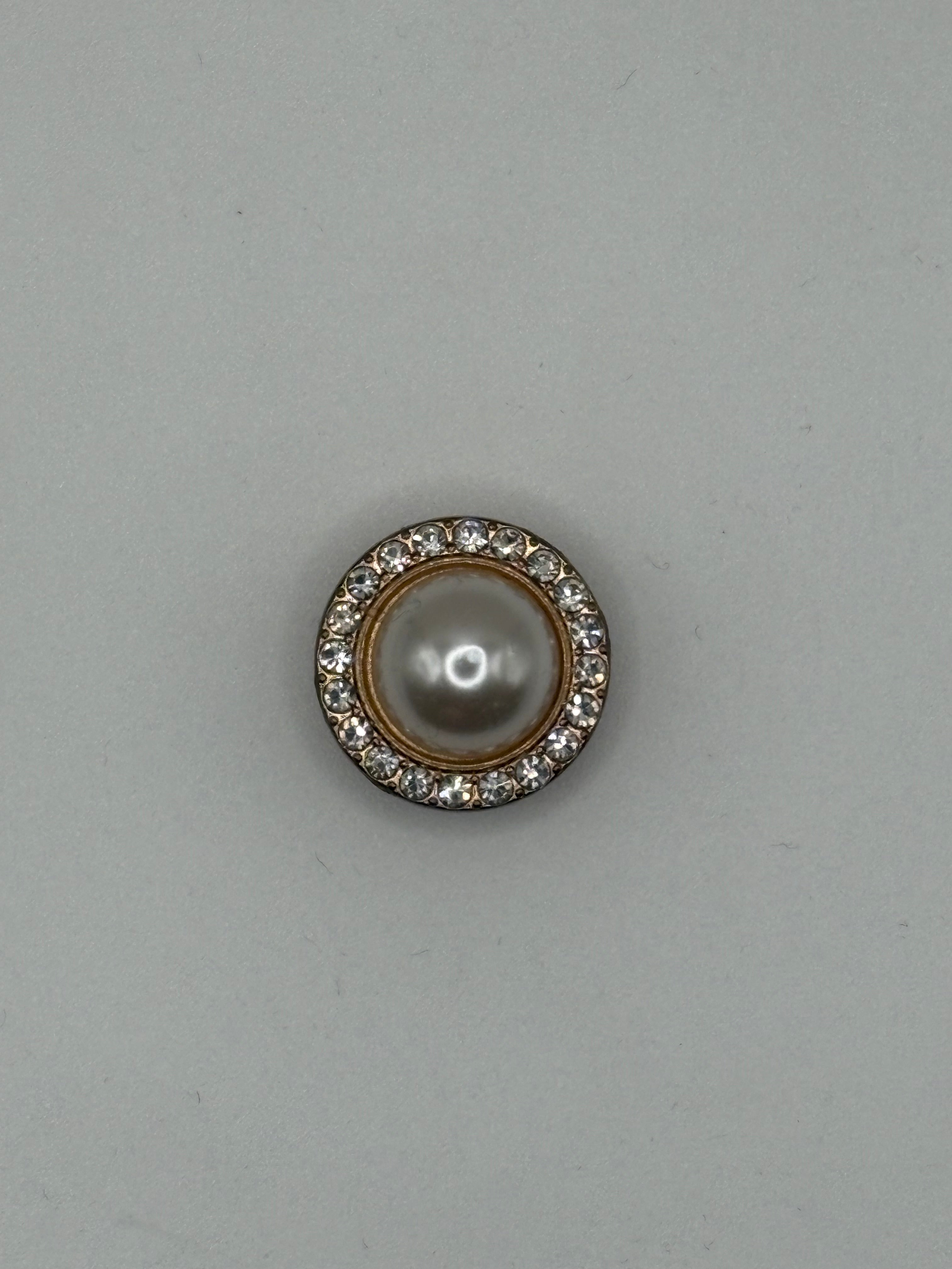 Classic Pearl & Crystal Button Cover (Cache-Bouton) | Instant Shirt Upgrade