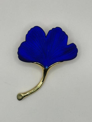 Frosted Ginkgo Leaf Brooch Collection | Matte Gold-Stem Nature Pin – detail view | Petit Détail