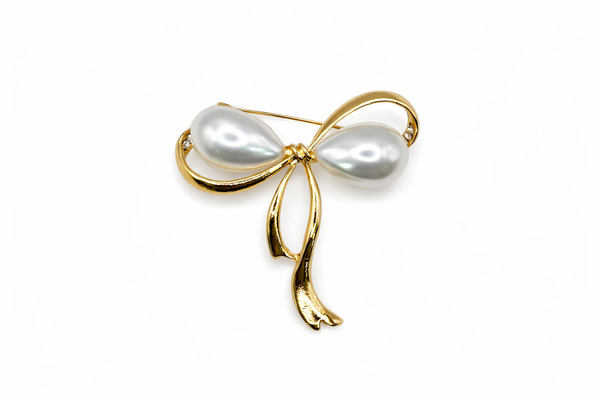 Lustrous Pearl Teardrop Bow Pin Default Title Petit Détail Lebanon