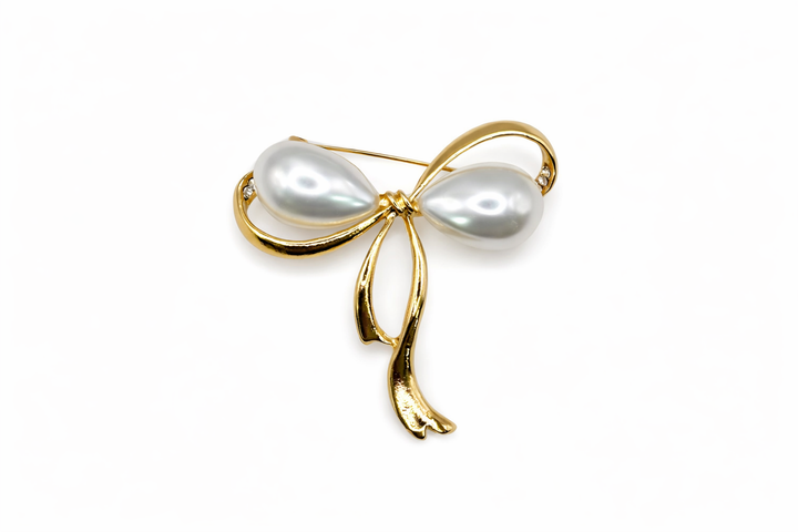 Lustrous Pearl Teardrop Bow Pin Default Title Petit Détail Lebanon